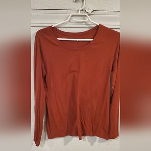Rust colored crew neck long sleeved Sweatshirt